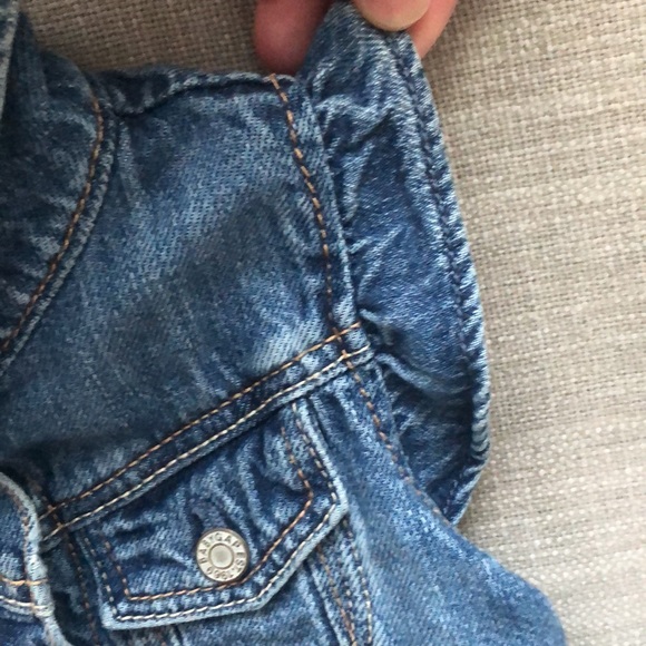 BOGO Gap denim vest with shoulder ruffle detail 18-24mo - Picture 3 of 4